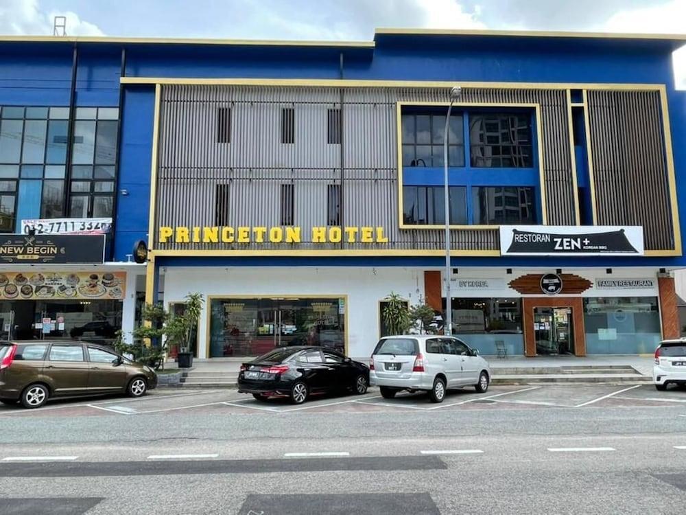 Hotel Zamburger Bukit Indah Johor Bahru Extérieur photo